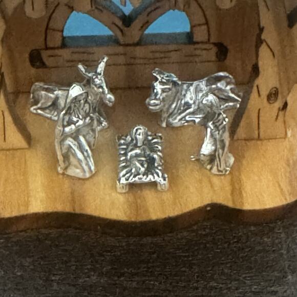 Nativity Made from Italian Olive Wood Handcrafted by Clarisse Sisters of Alabano - Picture 10 of 13